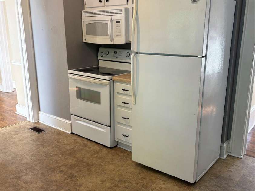 1106 8th Street, Hickory, NC 28601.  MLS# CAR4358898, YatesRealty ID 9180. 