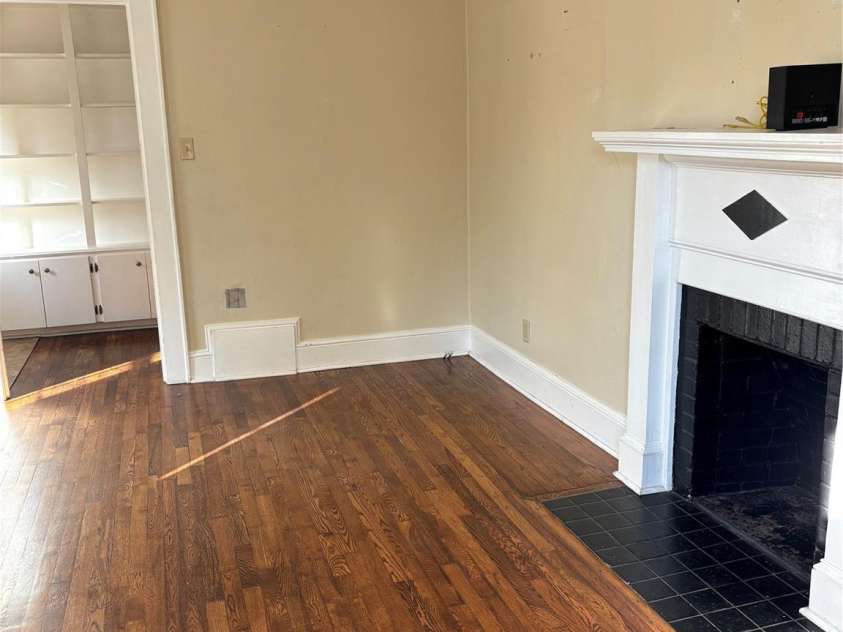 1106 8th Street, Hickory, NC 28601.  MLS# CAR4358898, YatesRealty ID 9180. 