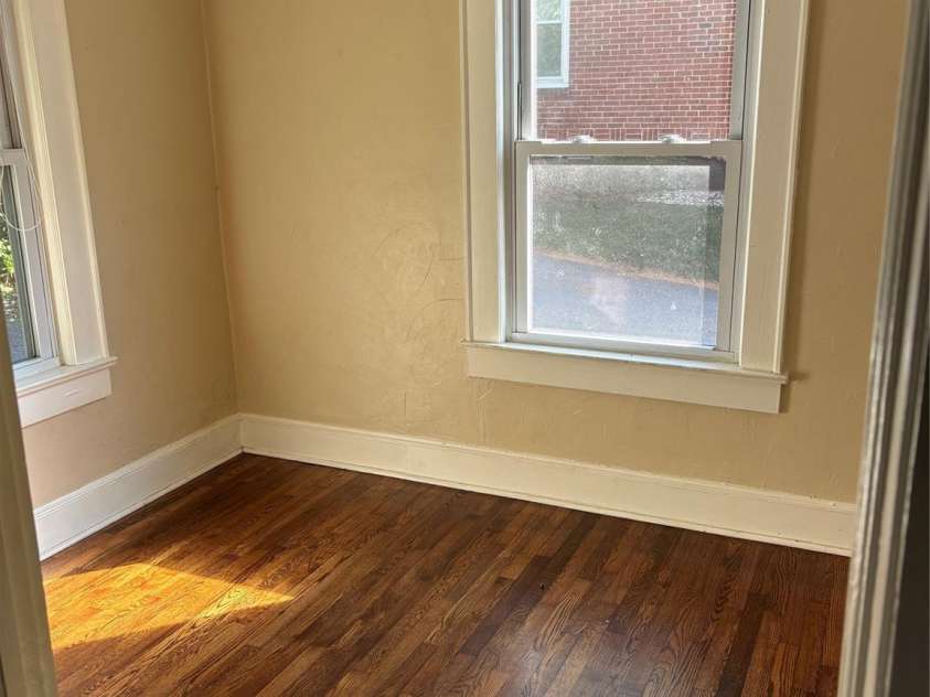 1106 8th Street, Hickory, NC 28601.  MLS# CAR4358898, YatesRealty ID 9180. 
