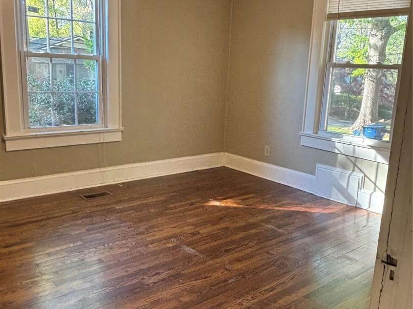 1106 8th Street, Hickory, NC 28601.  MLS# CAR4358898, YatesRealty ID 9180. 