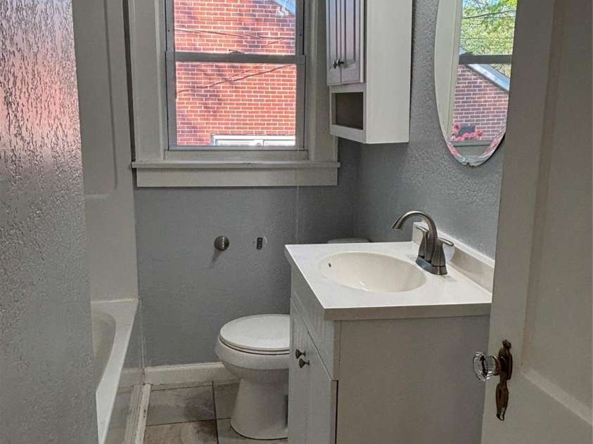 1106 8th Street, Hickory, NC 28601.  MLS# CAR4358898, YatesRealty ID 9180. 