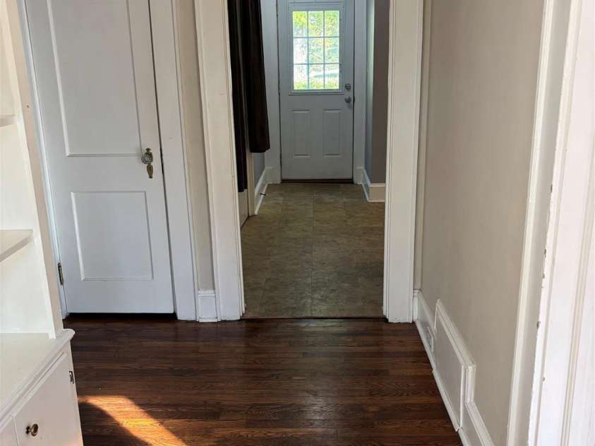 1106 8th Street, Hickory, NC 28601.  MLS# CAR4358898, YatesRealty ID 9180. 