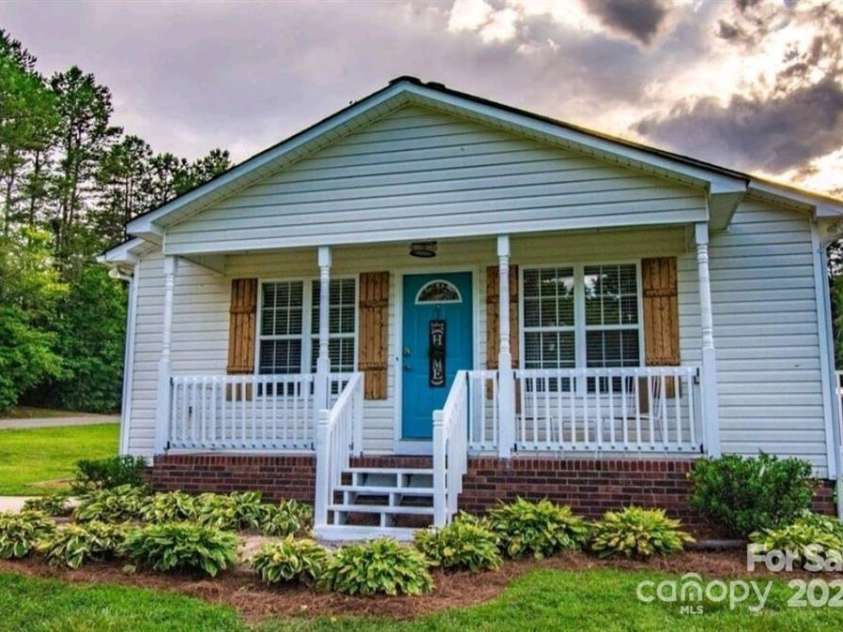 2551 Glenwood Street, Kannapolis, NC 28083.  MLS# CAR4252839, YatesRealty ID 9180. 