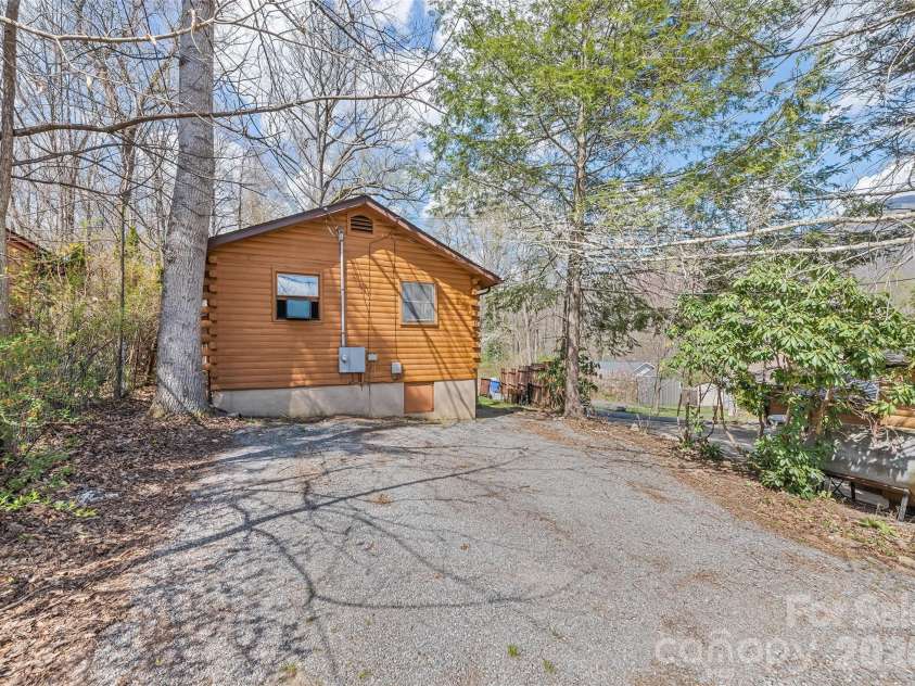 61 Shirdash Drive, Maggie Valley, NC 28751.  MLS# CAR4366174, YatesRealty ID 9181. 