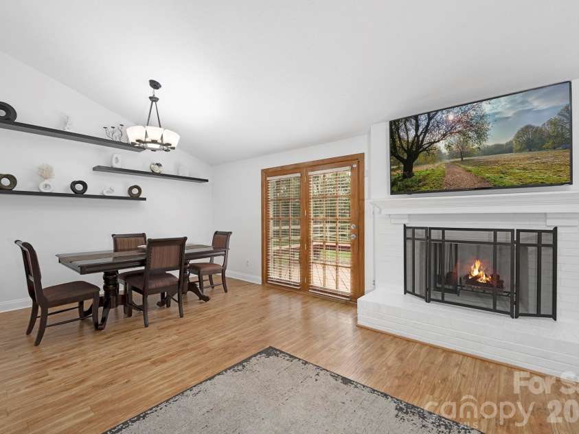 524 Regency Drive, Charlotte, NC 28211.  MLS# CAR4364267, YatesRealty ID 9182. 