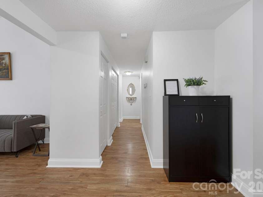 524 Regency Drive, Charlotte, NC 28211.  MLS# CAR4364267, YatesRealty ID 9182. 