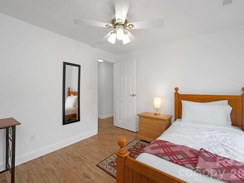524 Regency Drive, Charlotte, NC 28211.  MLS# CAR4364267, YatesRealty ID 9182. 