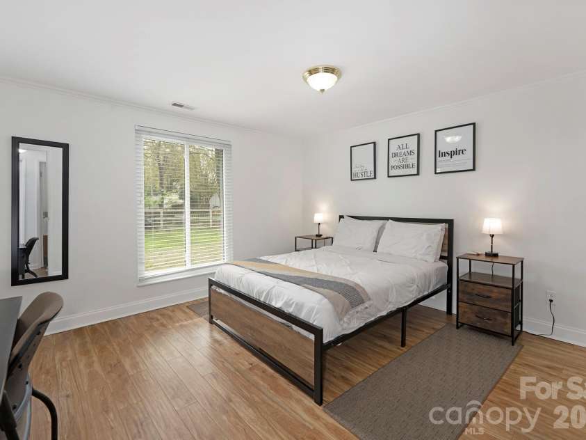 524 Regency Drive, Charlotte, NC 28211.  MLS# CAR4364267, YatesRealty ID 9182. 