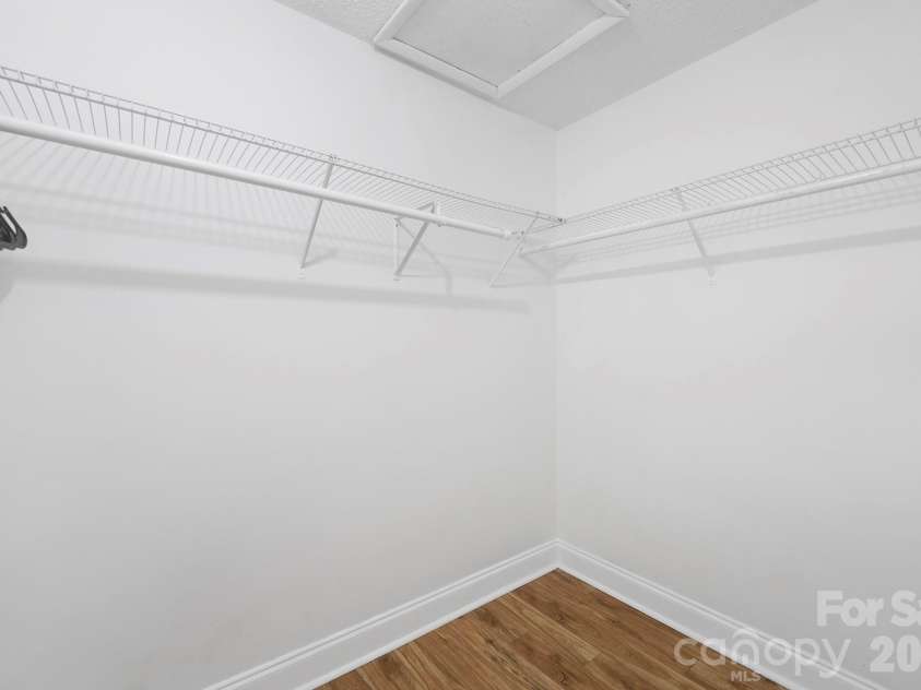 524 Regency Drive, Charlotte, NC 28211.  MLS# CAR4364267, YatesRealty ID 9182. 