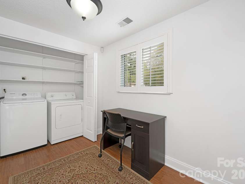 524 Regency Drive, Charlotte, NC 28211.  MLS# CAR4364267, YatesRealty ID 9182. 