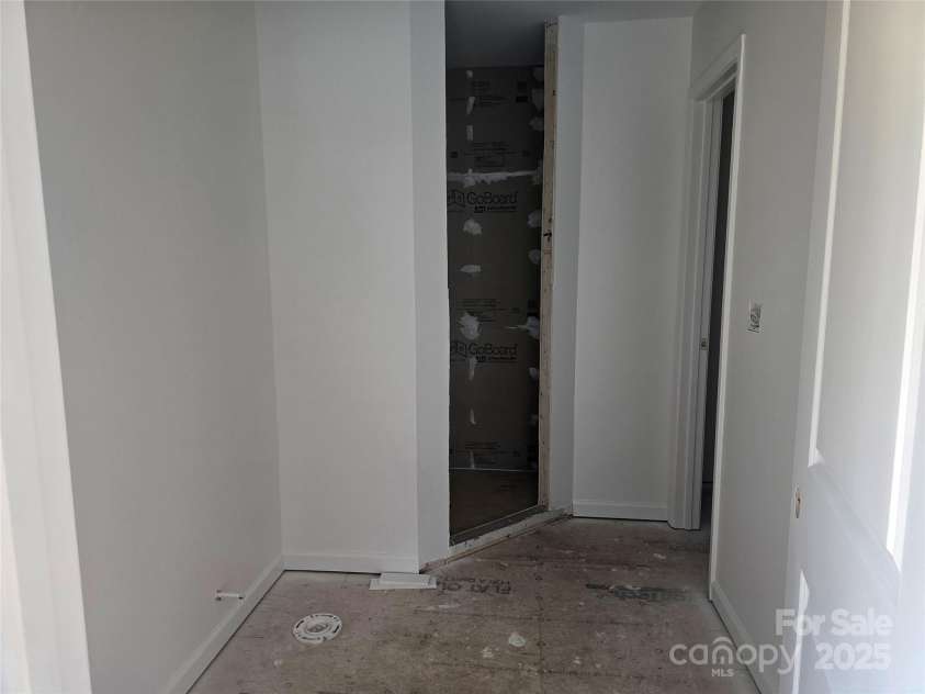 200 Center Street, Hildebran, NC 28637.  MLS# CAR4252866, YatesRealty ID 9184. 