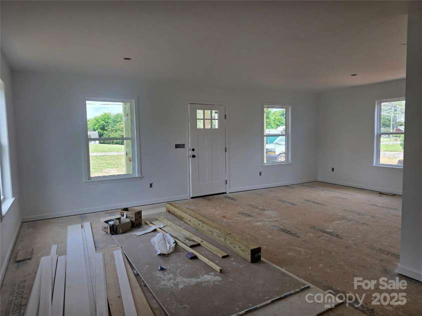 200 Center Street, Hildebran, NC 28637.  MLS# CAR4252866, YatesRealty ID 9184. 