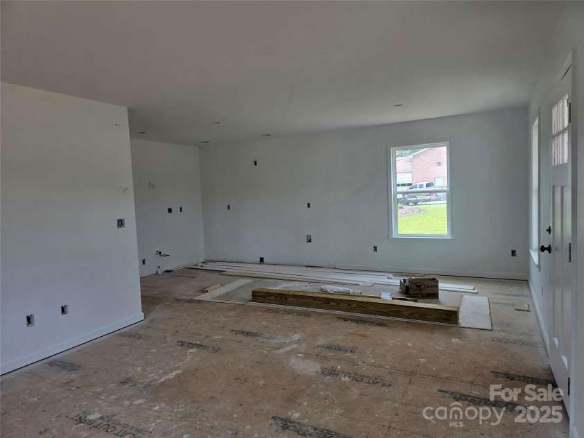 200 Center Street, Hildebran, NC 28637.  MLS# CAR4252866, YatesRealty ID 9184. 