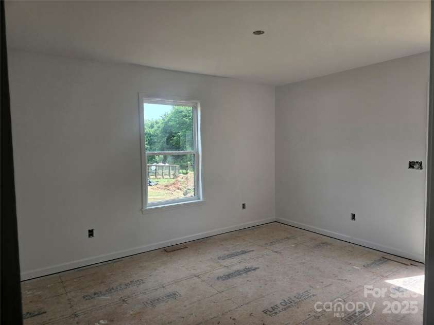 200 Center Street, Hildebran, NC 28637.  MLS# CAR4252866, YatesRealty ID 9184. 