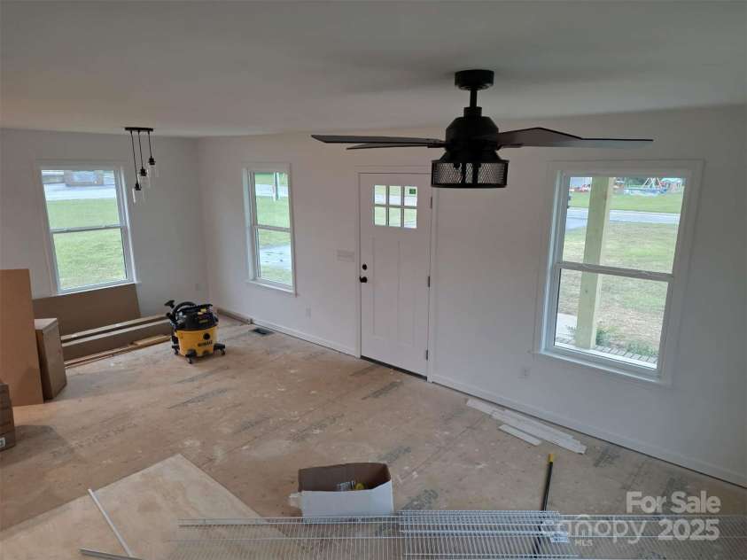 200 Center Street, Hildebran, NC 28637.  MLS# CAR4252866, YatesRealty ID 9184. 