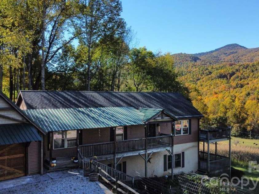 262 Sams Trail, Waynesville, NC 28786.  MLS# CAR4336440, YatesRealty ID 9184. 