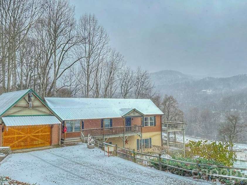 262 Sams Trail, Waynesville, NC 28786.  MLS# CAR4336440, YatesRealty ID 9184. 