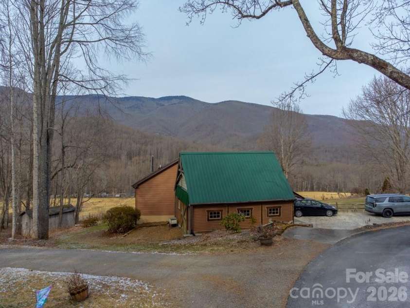 262 Sams Trail, Waynesville, NC 28786.  MLS# CAR4336440, YatesRealty ID 9184. 