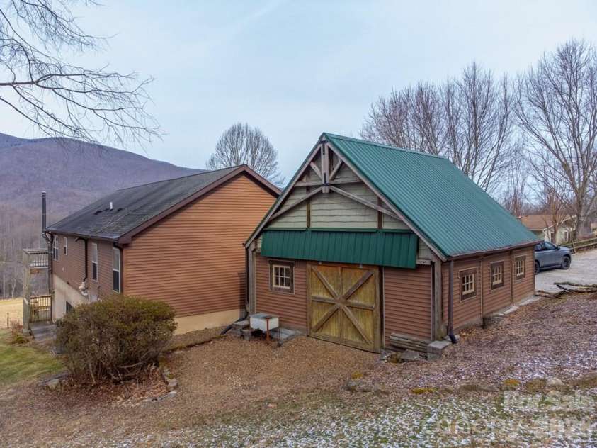 262 Sams Trail, Waynesville, NC 28786.  MLS# CAR4336440, YatesRealty ID 9184. 