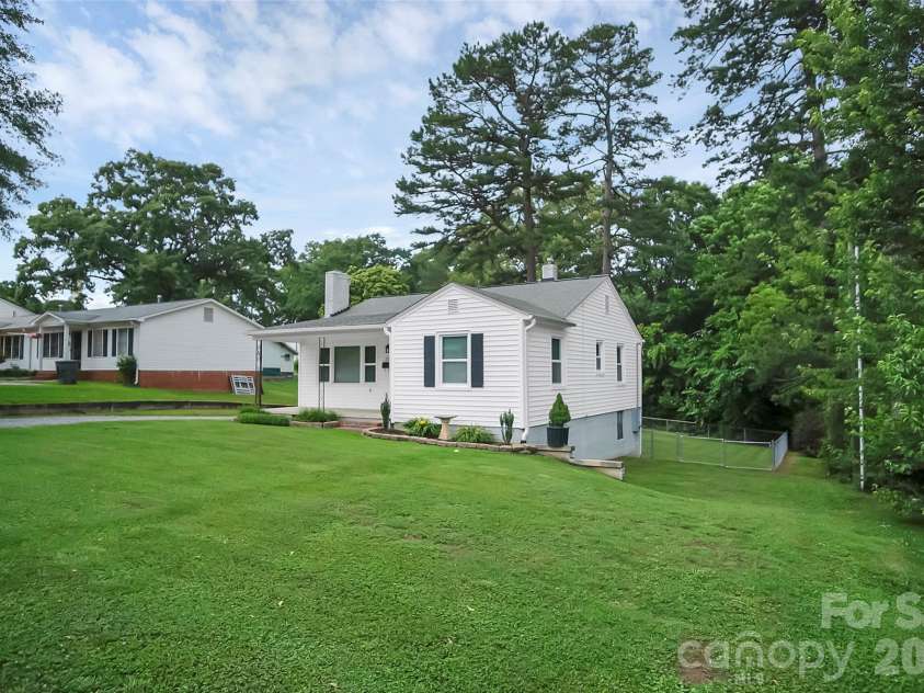 2108 Twin Avenue, Gastonia, NC 28052.  MLS# CAR4352379, YatesRealty ID 9185. 