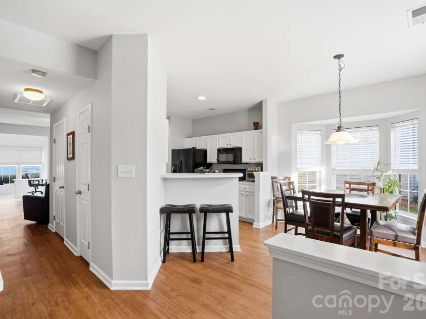 4723 Forestridge Commons Drive, Charlotte, NC 28269.  MLS# CAR4354187, YatesRealty ID 9187. Bar Area
