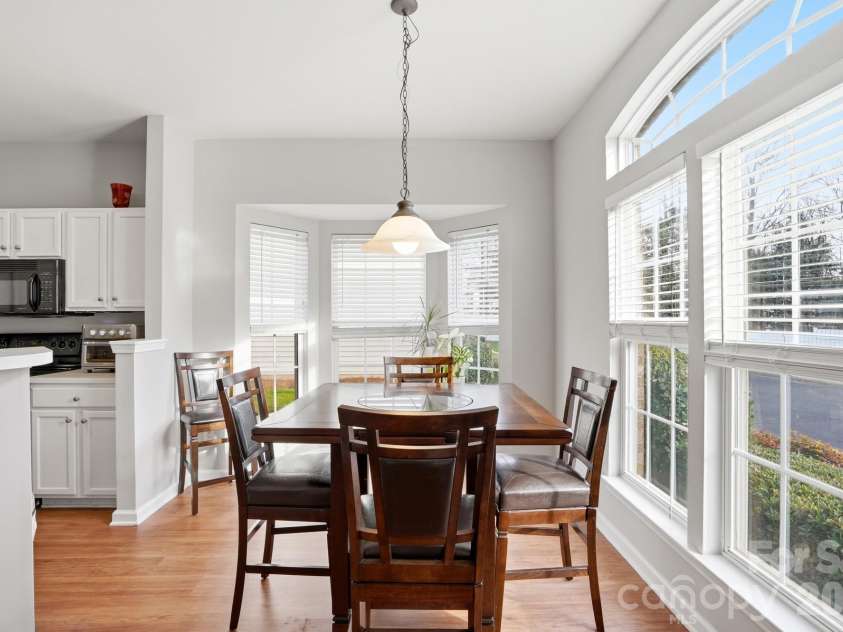 4723 Forestridge Commons Drive, Charlotte, NC 28269.  MLS# CAR4354187, YatesRealty ID 9187. Dining
