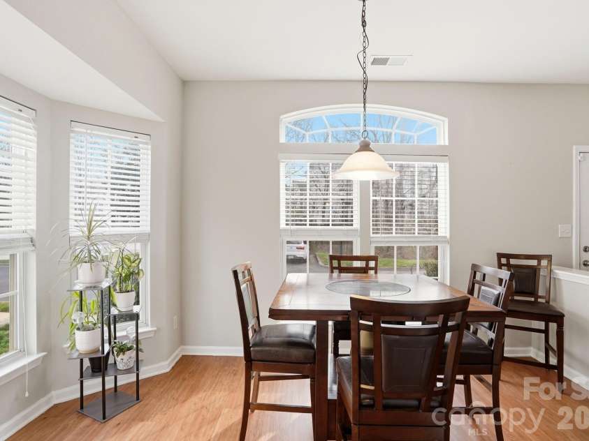 4723 Forestridge Commons Drive, Charlotte, NC 28269.  MLS# CAR4354187, YatesRealty ID 9187. Dining