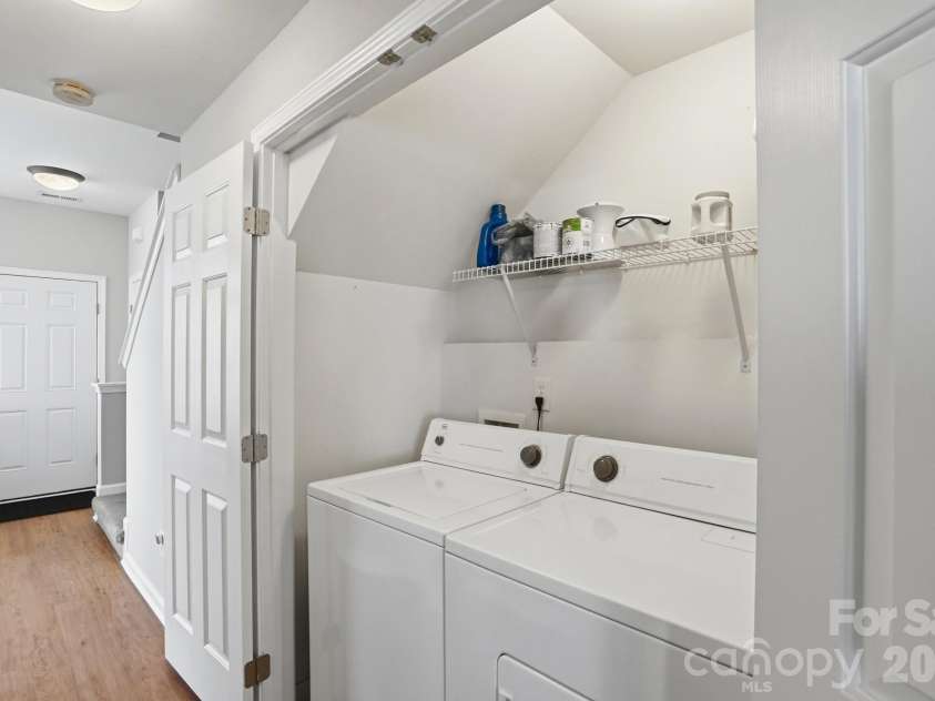 4723 Forestridge Commons Drive, Charlotte, NC 28269.  MLS# CAR4354187, YatesRealty ID 9187. Powder Room
