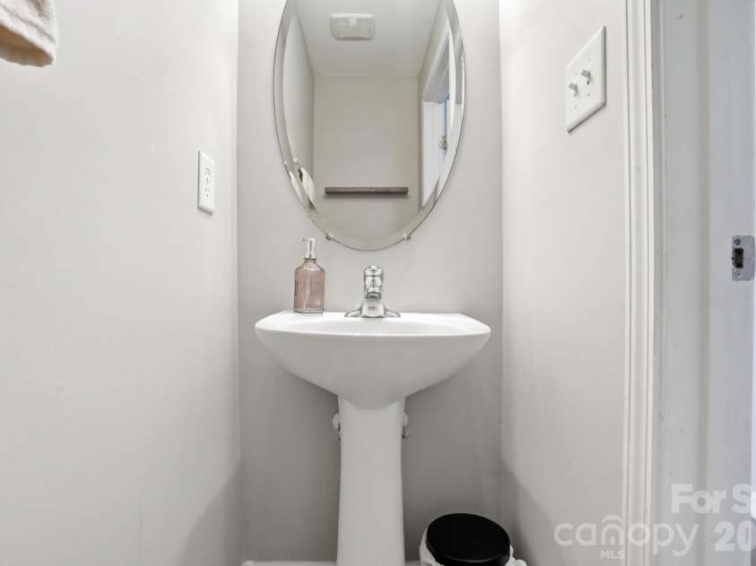 4723 Forestridge Commons Drive, Charlotte, NC 28269.  MLS# CAR4354187, YatesRealty ID 9187. Powder Room