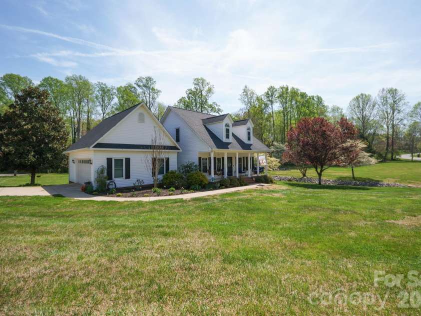 408 Mooreland Drive, Conover, NC 28613.  MLS# CAR4358662, YatesRealty ID 9188. 