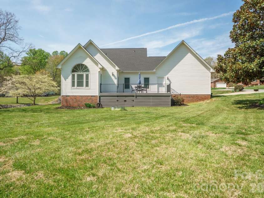 408 Mooreland Drive, Conover, NC 28613.  MLS# CAR4358662, YatesRealty ID 9188. 