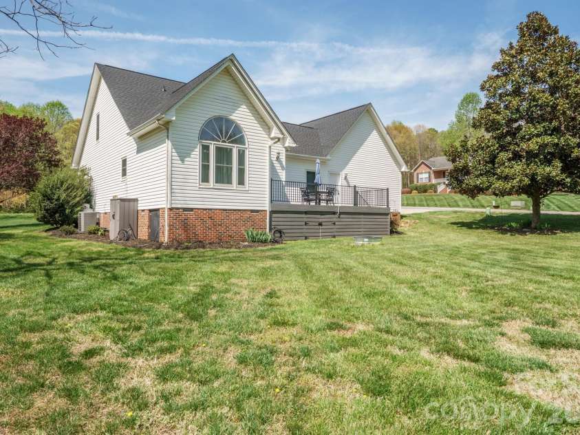 408 Mooreland Drive, Conover, NC 28613.  MLS# CAR4358662, YatesRealty ID 9188. 