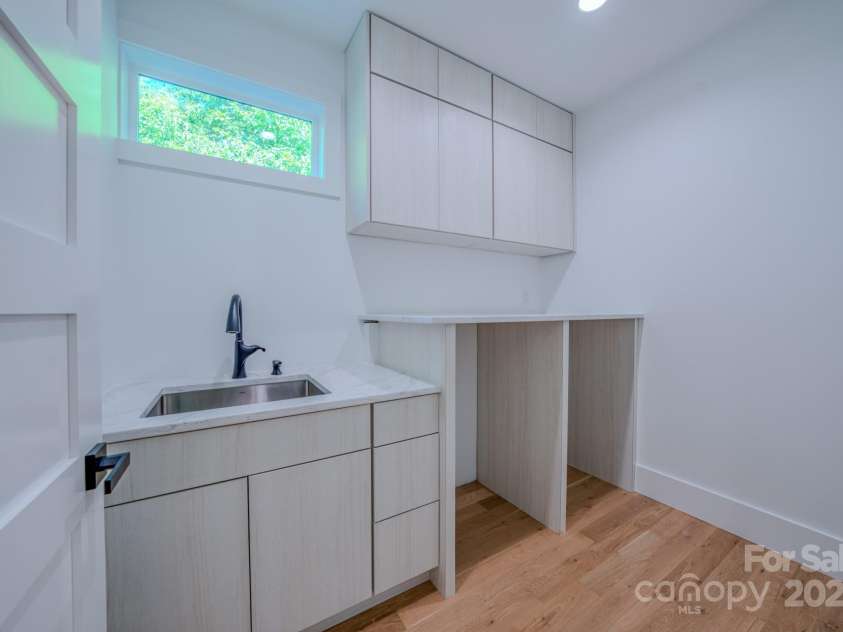 133 Grove Street, Asheville, NC 28801.  MLS# CAR4286313, YatesRealty ID 919. Laundry First Floor