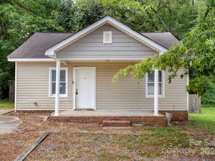 4034 Rutgers Avenue, Charlotte, NC 28206.  MLS# CAR4299858, YatesRealty ID 919. 2/1 Home 
