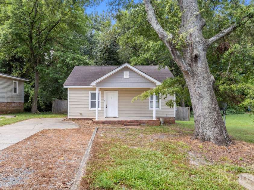 4034 Rutgers Avenue, Charlotte, NC 28206.  MLS# CAR4299858, YatesRealty ID 919. 4034 Rutgers Ave