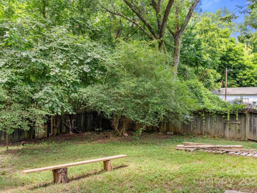 4034 Rutgers Avenue, Charlotte, NC 28206.  MLS# CAR4299858, YatesRealty ID 919. Back yard