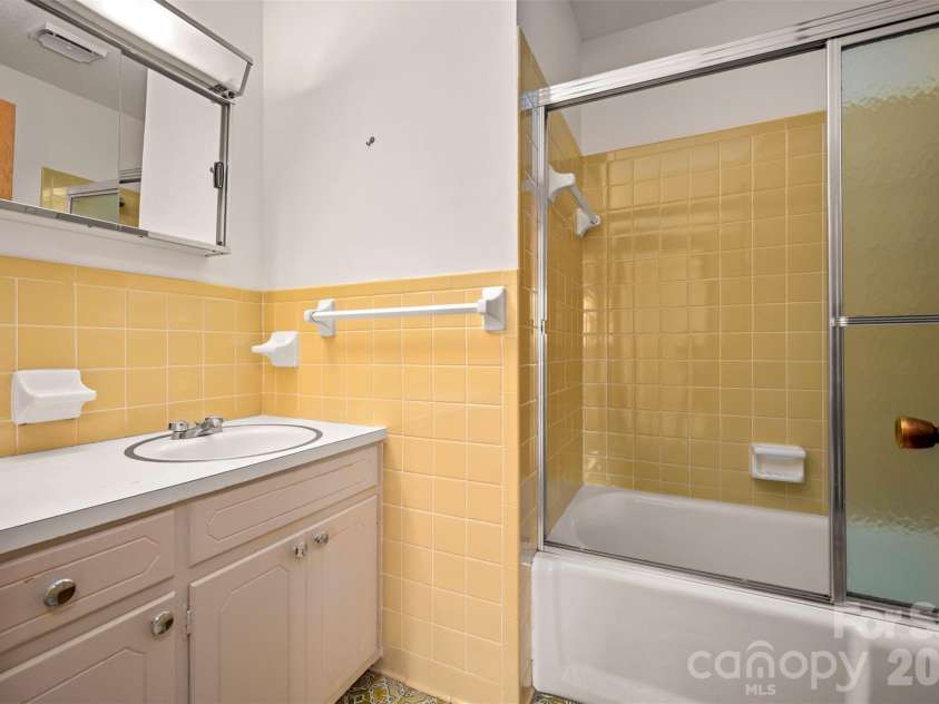 215 Windover Drive, Forest City, NC 28043.  MLS# CAR4362874, YatesRealty ID 9191. Bathroom