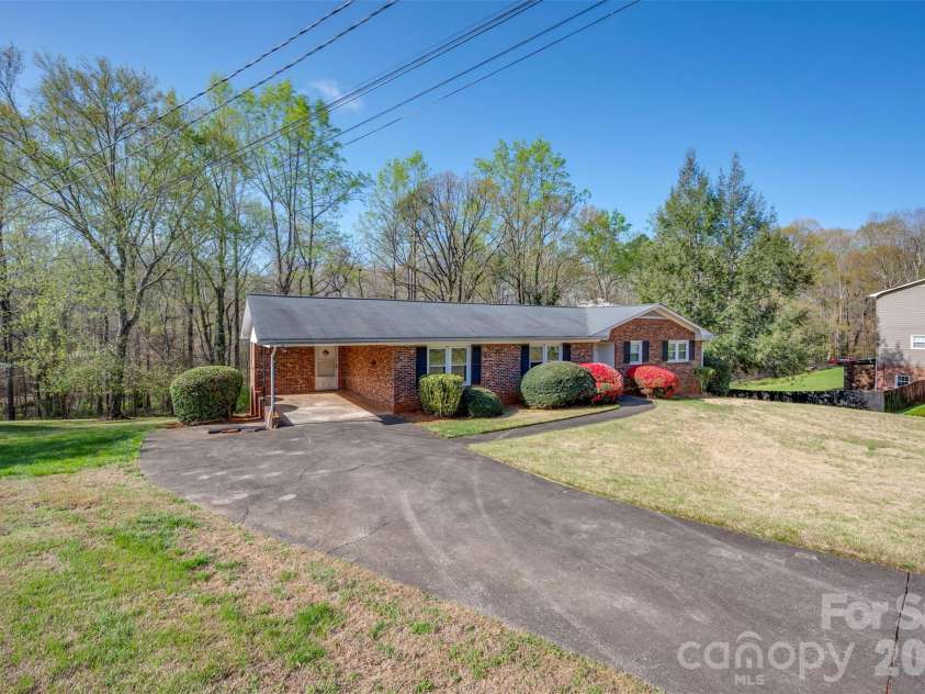 215 Windover Drive, Forest City, NC 28043.  MLS# CAR4362874, YatesRealty ID 9191. Ront of Home