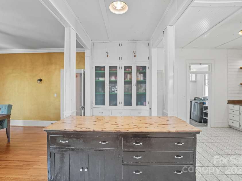 504 York Street, Gastonia, NC 28052.  MLS# CAR4313716, YatesRealty ID 9193. 