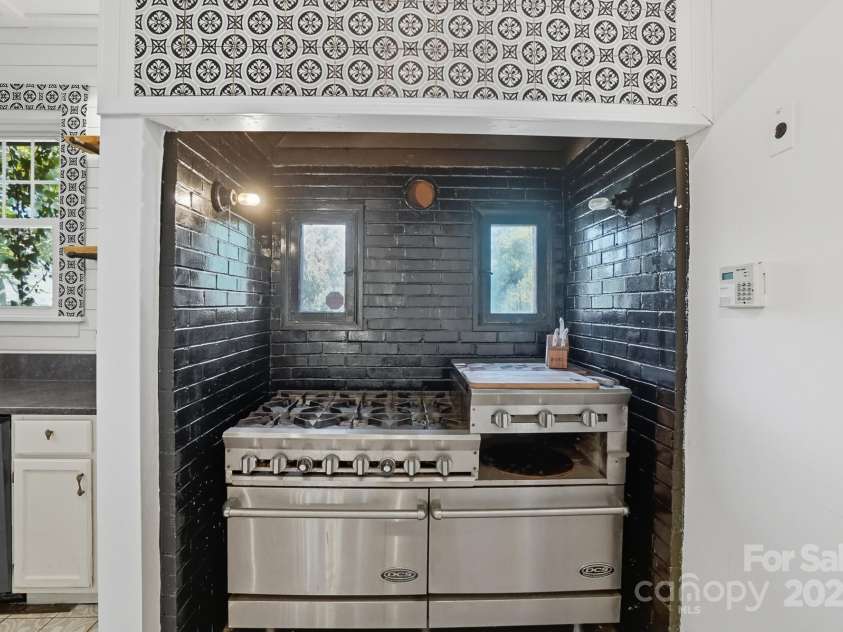504 York Street, Gastonia, NC 28052.  MLS# CAR4313716, YatesRealty ID 9193. 