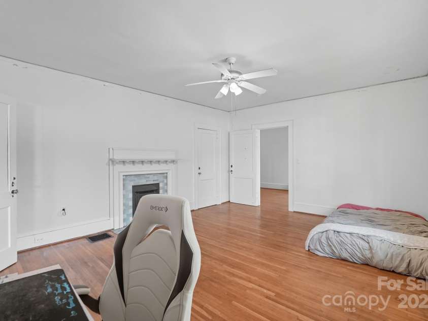 504 York Street, Gastonia, NC 28052.  MLS# CAR4313716, YatesRealty ID 9193. 