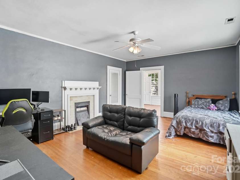 504 York Street, Gastonia, NC 28052.  MLS# CAR4313716, YatesRealty ID 9193. 