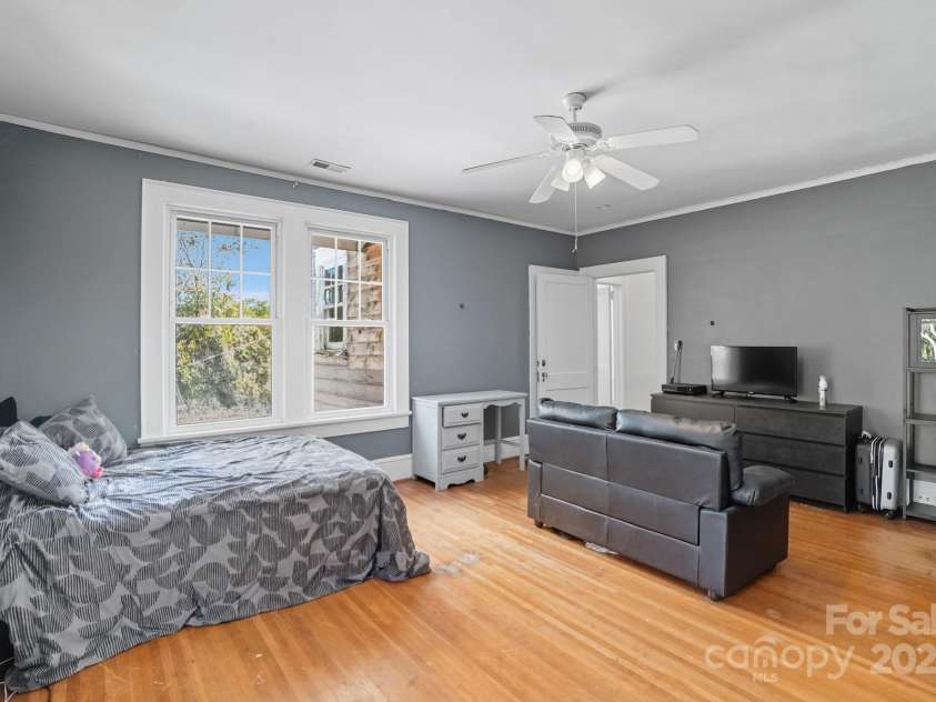 504 York Street, Gastonia, NC 28052.  MLS# CAR4313716, YatesRealty ID 9193. 