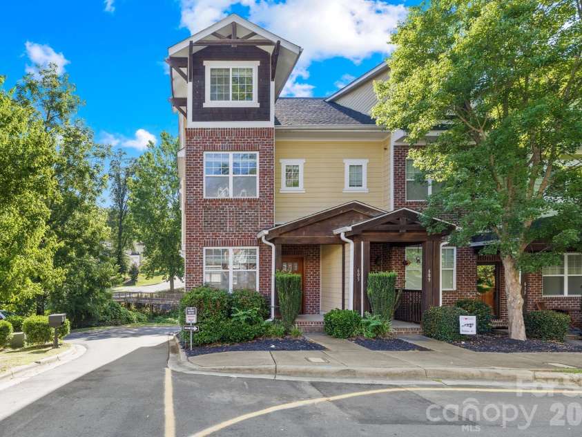 605 Village Main Circle, Davidson, NC 28036.  MLS# CAR4364867, YatesRealty ID 9194. 