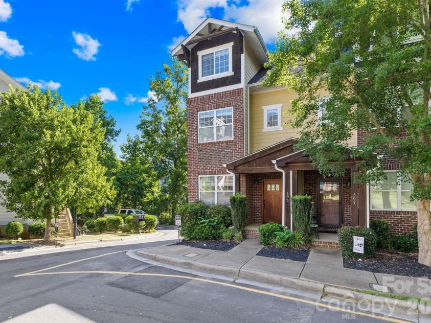 605 Village Main Circle, Davidson, NC 28036.  MLS# CAR4364867, YatesRealty ID 9194. 