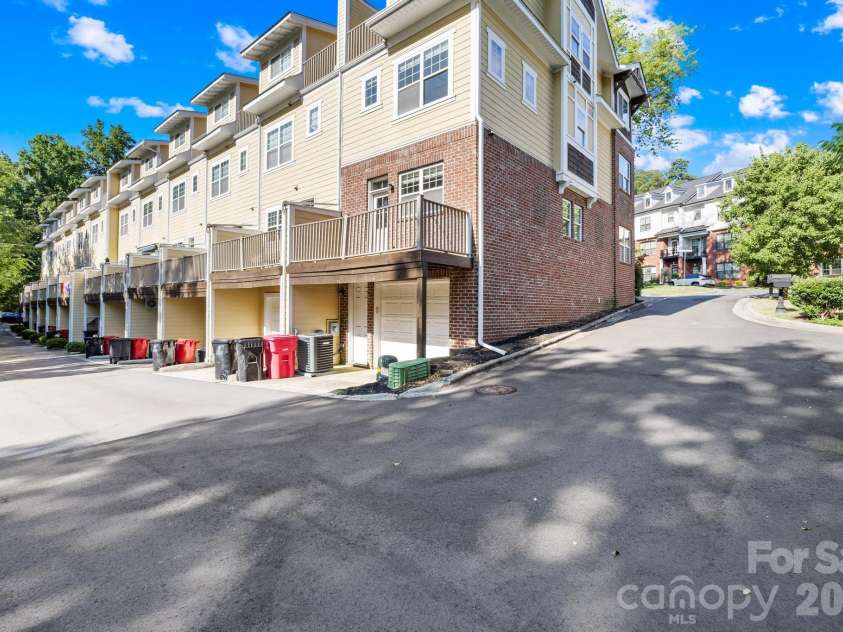 605 Village Main Circle, Davidson, NC 28036.  MLS# CAR4364867, YatesRealty ID 9194. 
