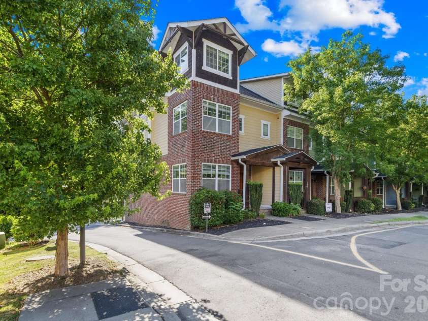 605 Village Main Circle, Davidson, NC 28036.  MLS# CAR4364867, YatesRealty ID 9194. 