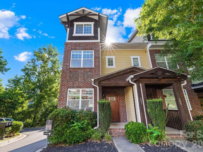 605 Village Main Circle, Davidson, NC 28036.  MLS# CAR4364867, YatesRealty ID 9194. 