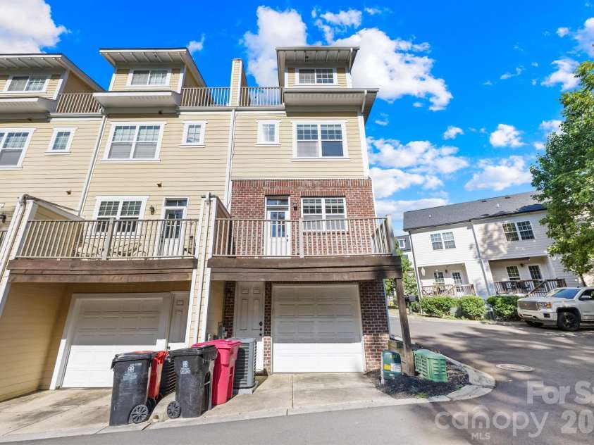 605 Village Main Circle, Davidson, NC 28036.  MLS# CAR4364867, YatesRealty ID 9194. 
