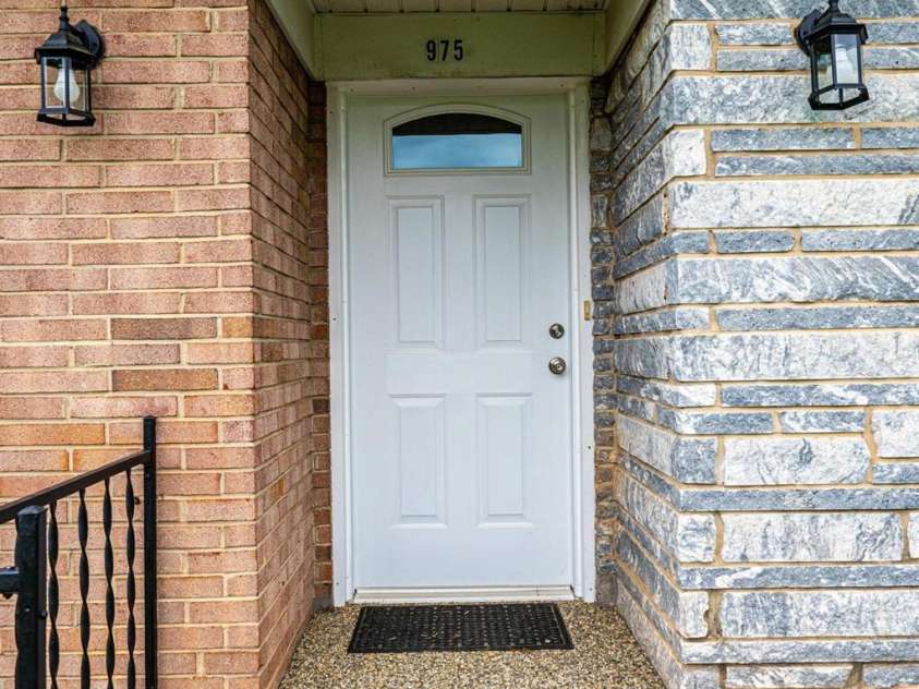 975 22nd Street Place, Hickory, NC 28601.  MLS# CAR4250936, YatesRealty ID 9197. 